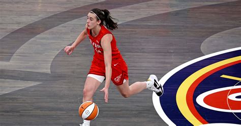 score wnba|Clark breaks WNBA rookie three.